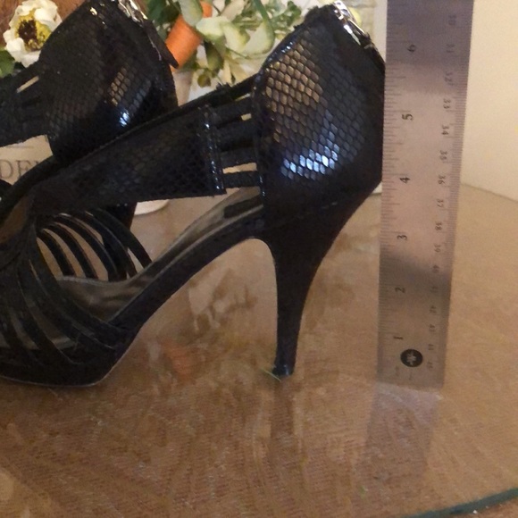 White House /black Market open toe patent leather reptile print Heels - Picture 8 of 8